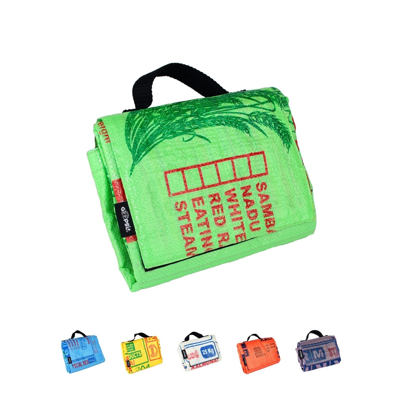 Nachhaltige Outdoor Hundedecke aus recyceltem Reissack, zusammengefaltet mit Tragegriff