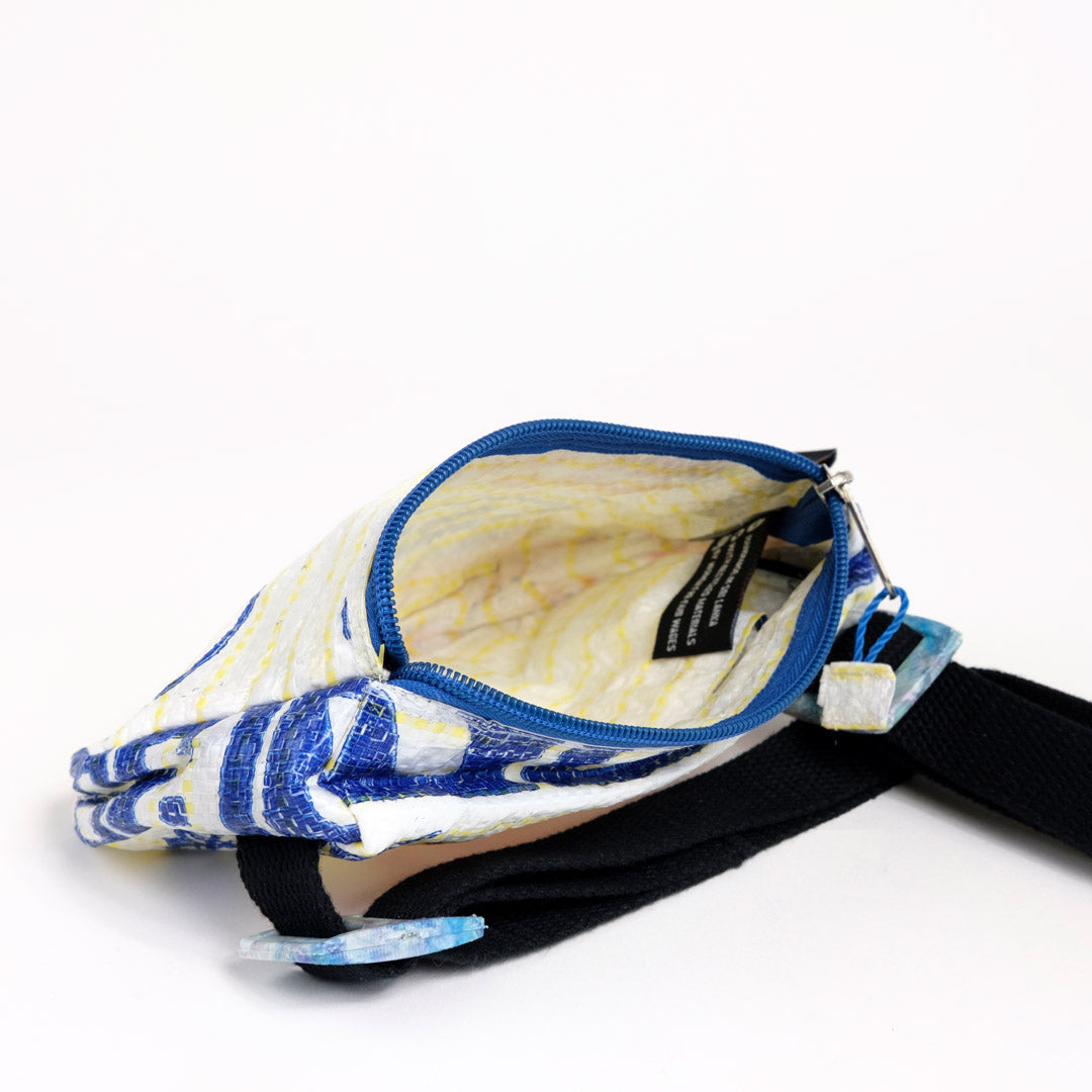 Gürteltasche nachhaltig aus recycelten Reissäcken upcycling mit Gurtband und Schnallen aus alten Flaschendeckeln fairtrade mit Handyfach