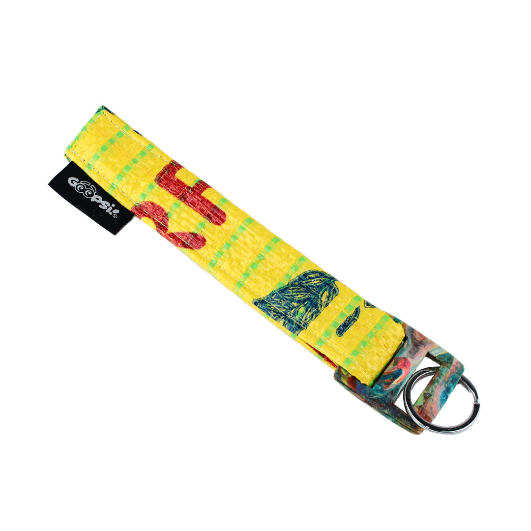 Goopsi upcycling Schlüsselanhänger mit Handschlaufe aus Reissack und Schnalle aus recycelten PET-Flaschen und Edelstahlring key ring 