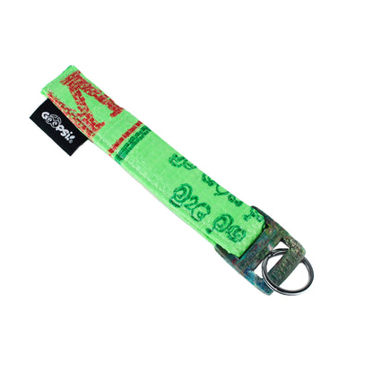 Goopsi upcycling Schlüsselanhänger mit Handschlaufe aus Reissack und Schnalle aus recycelten PET-Flaschen und Edelstahlring key ring 