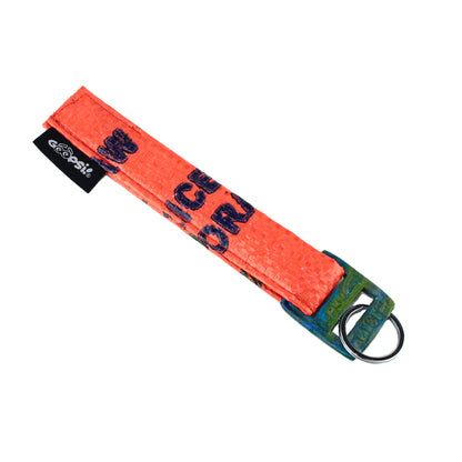Goopsi upcycling Schlüsselanhänger mit Handschlaufe aus Reissack und Schnalle aus recycelten PET-Flaschen und Edelstahlring key ring 