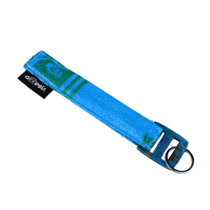 Goopsi upcycling Schlüsselanhänger mit Handschlaufe aus Reissack und Schnalle aus recycelten PET-Flaschen und Edelstahlring key ring 